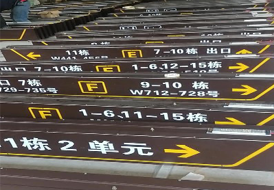 鹤庆广告标识中，常见的几种安装方式。