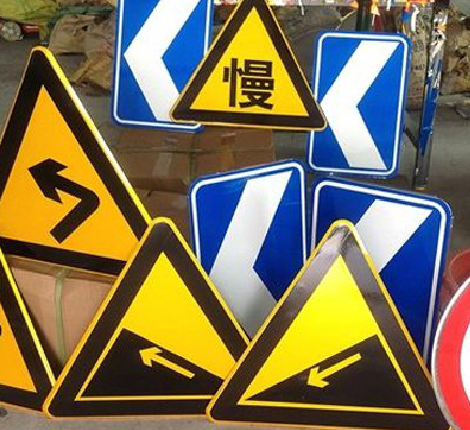 鹤庆标识标牌中颜色的确定是很重要的。