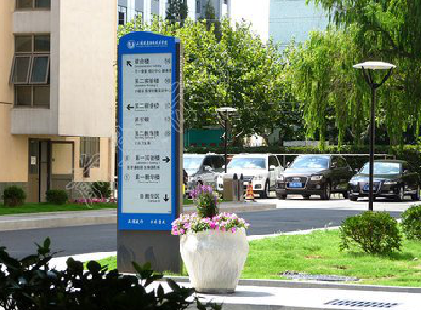 鹤庆传统的学校标识系统有什么问题？